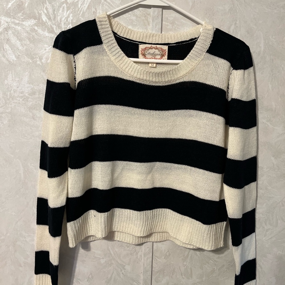 Cute sweater🌼🧡!!